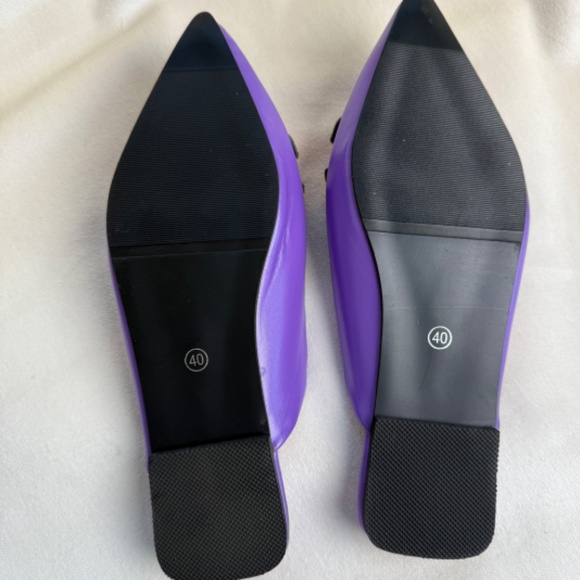 Purple pointy flat shoes with gold plastic chain detail Size US 8.5 (China 40) - Picture 5 of 14